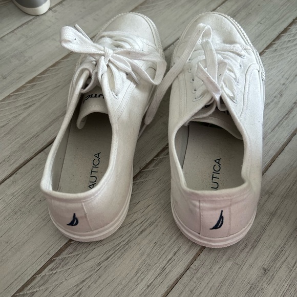 Nautical white sneakers size 8 - Picture 1 of 5
